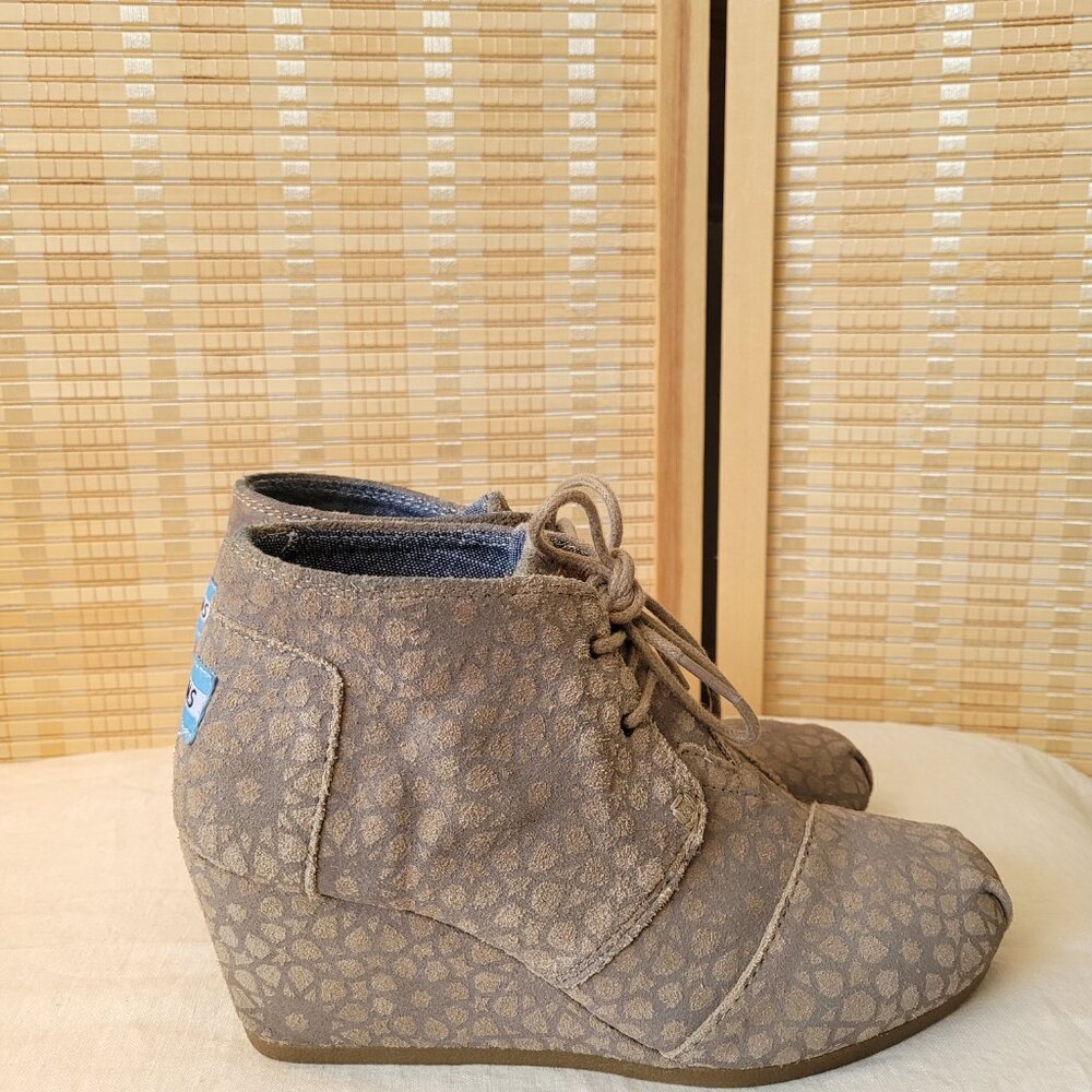 TOMS Cream Leopard Print Wedge Shoes - Picture 4 of 7